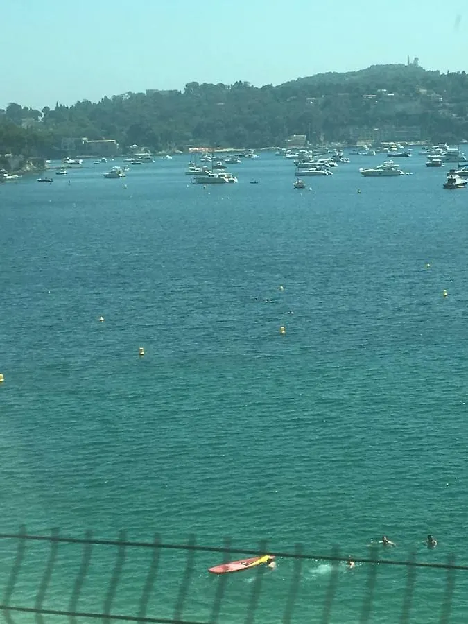 Lisa V Apart Cannes